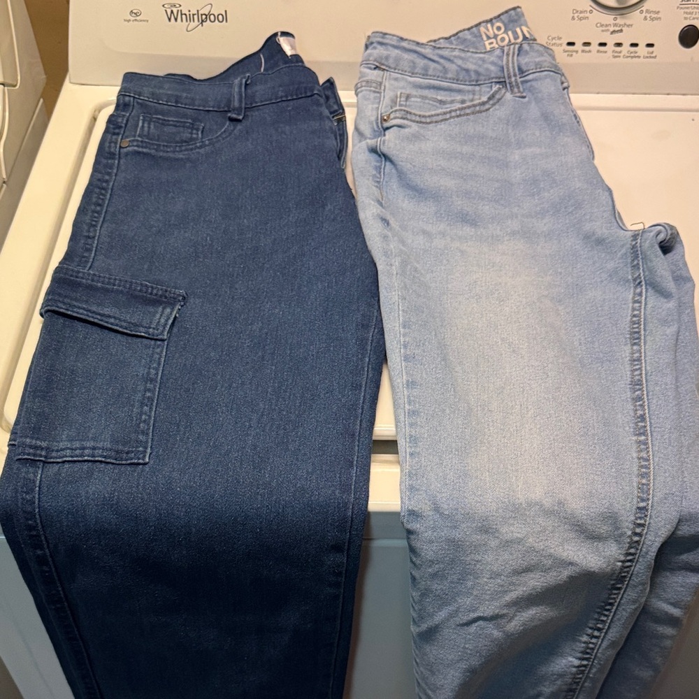 No Boundaries Women's Straight Leg Jeans - Dark Blue and Light Blue